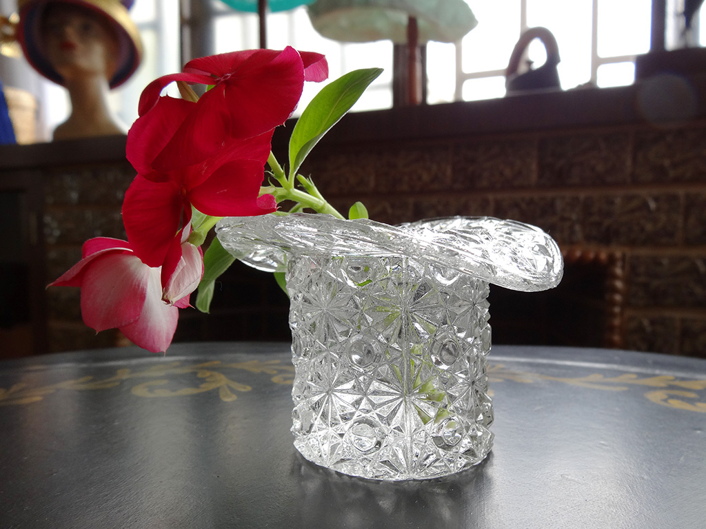 シルクハットガラス花瓶