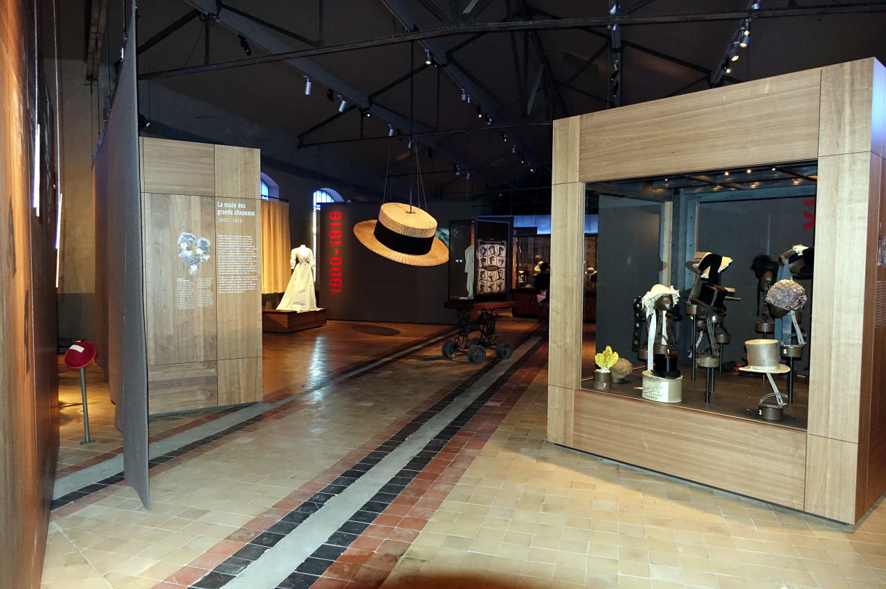  Atelier-Musee'  Big Hat リヨン博物館の展示風景