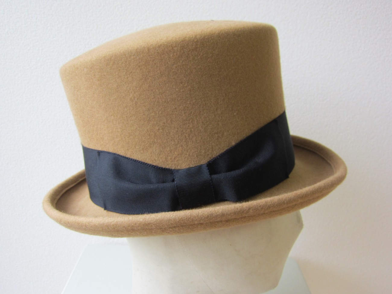 Silk hat side e1441095636677